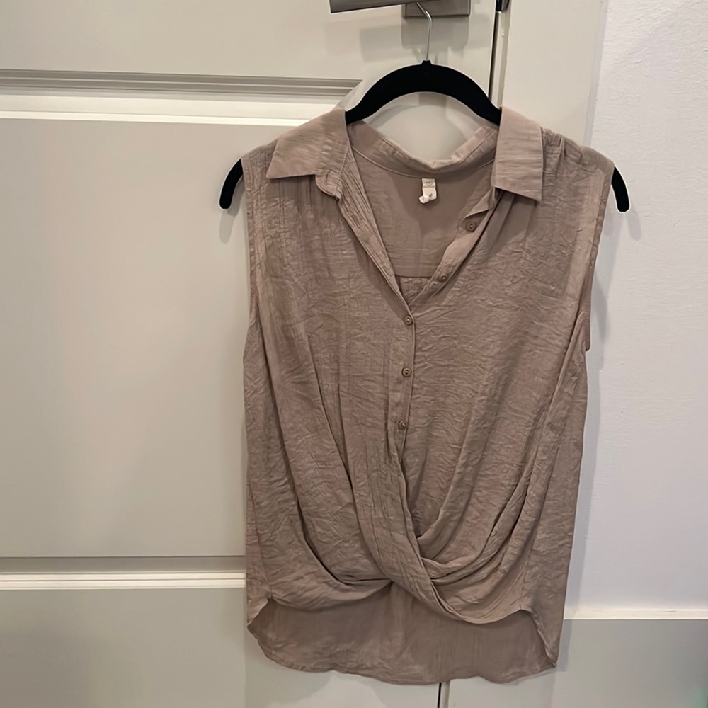 Brown top - collar detail